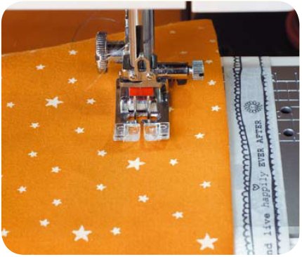 Здесь в качестве ориентира использован малярный скотч